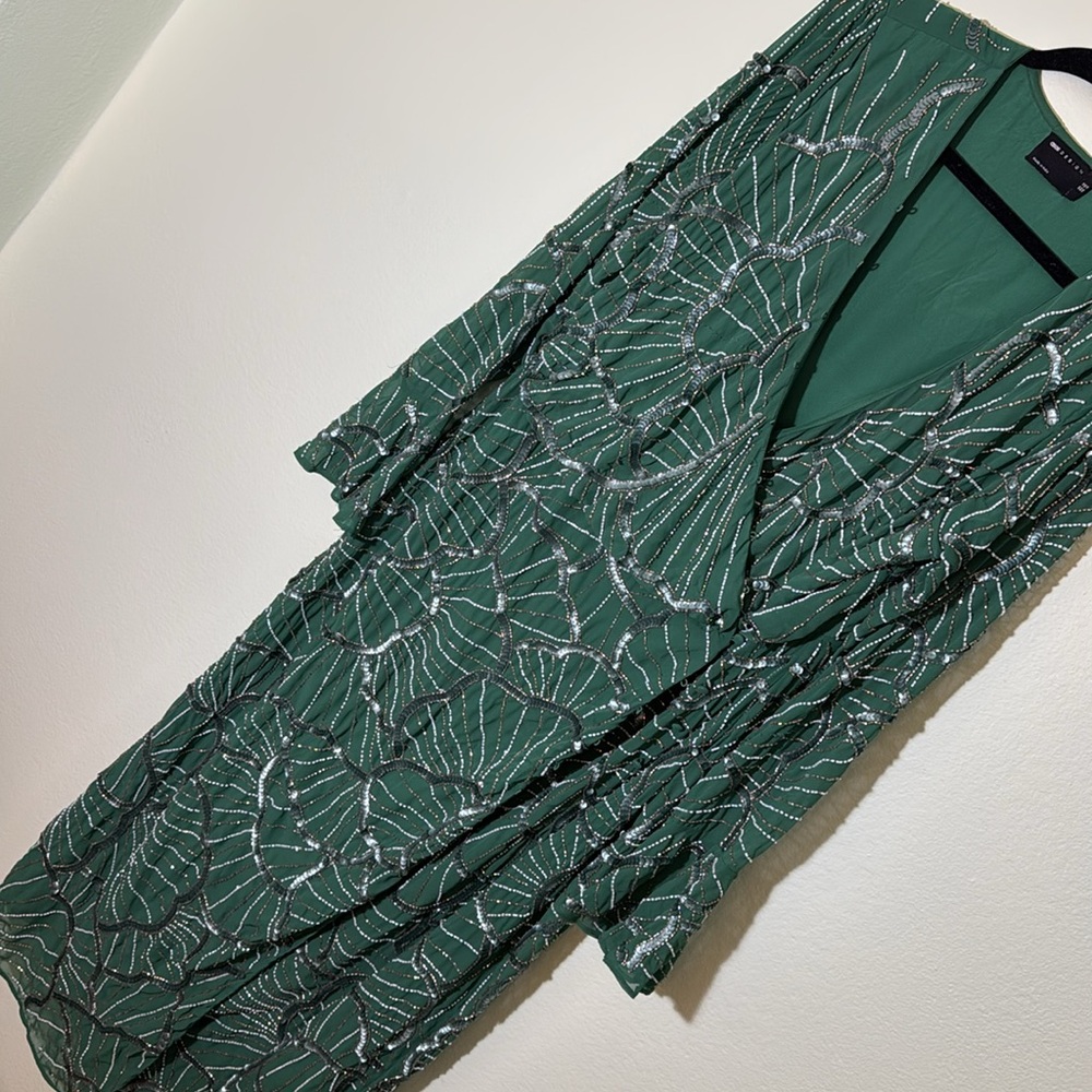 ASOS design 14 embellished wrap midi dress with scallop design in green - Picture 9 of 14